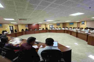 Dhanbad News: उपायुक्त ने की राजस्व विभाग की समीक्षा, म्यूटेशन, भूमि सीमांकन एवं अन्य मामलों के निष्पादन का निर्देश