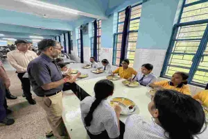 शिक्षा की गुणवत्ता, मूलभूत सुविधाएं और छात्रों की समस्याओं का डीसी ने लिया जायजा