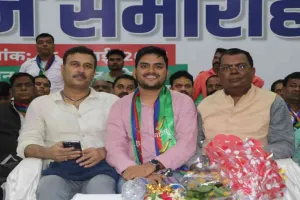 Bokaro News: झारखंड की राजनीति में नया मोड़, सैकड़ों लोग आजसू से जुड़े