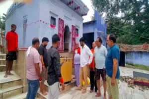 चोरी की घटना के बाद मां नगर भगवती मंदिर पहुंचे प्रतुल शाहदेव, मंदिर में रात्रि प्रहरी की नियुक्ति करने की मांग  