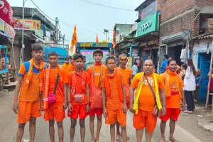 Giridih News: भव्य शोभायात्रा के साथ कांवरिया जत्था सुल्तानगंज के लिए रवाना