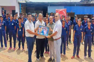 Koderma News: NCC कैडेट्स ने गौशाला में किया सेवा कार्य, गौवंश संरक्षण का सीखा पाठ