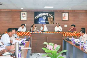 Giridih News: उपायुक्त की अध्यक्षता में सड़क सुरक्षा समिति की बैठक, दिए जरूरी दिशा-निर्देश