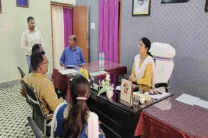 Giridih News: उप विकास आयुक्त ने कि विभिन्न विकासात्मक योजनाओं की समीक्षा, दिए सख्त निर्देश 