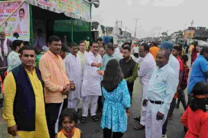 Koderma News: कांवर पदयात्रियों के लिए लस्सी,जूस और पानी की व्यवस्था, शिवभक्तों का भव्य स्वागत