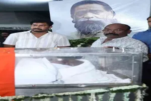 Hazaribagh News: शिबू सोरेन के निधन पर झामुमो हजारीबाग जिला कमिटी की ओर से दी गई भावभीनी श्रद्धांजलि