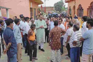 Hazaribagh News: जरबा ग्राम पहुंचे सांसद मनीष जायसवाल, तपती धूप में ग्रामीणों संग गांव का किया भ्रमण, सुनी लोगों की समस्याएं