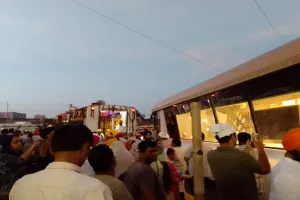 Koderma News: गुरु तेग बहादुर साहिब के जयकारों से गूंजा शहर महराणा प्रताप चौक पर हुआ भव्य स्वागत