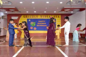 Koderma News: ग्रिज़ली विद्यालय में रक्षा बंधन उत्सव हर्षोल्लास से मनाया गया