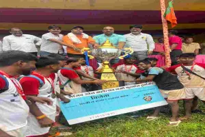 Hazaribagh News: नमो फुटबॉल टूर्नामेंट का हुआ समापन, राय बचरा की टीम बनी विजेता