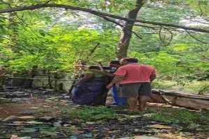 Suspense News: गुमो में घर के पीछे मिला अज्ञात शव, पुलिस कर रही छानबीन 