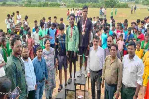 Giridih News: प्रखंड स्तरीय तीन दिवसीय खेल कूद प्रतियोगिता का शुभारंभ 