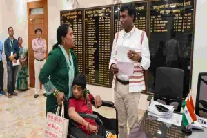 उपायुक्त के निर्देश पर दिव्यांग बच्चे को मिली ट्राईसाईकिल, मां की आंखों में छलका आभार