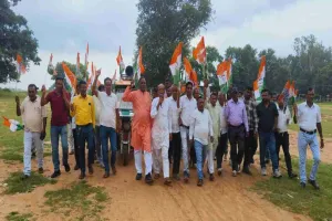 Hazaribagh News: ऋत्विक कंपनी एवं चट्टी बरियातू एनटीपीसी के खिलाफ कांग्रेस  ने निकाला रैली, किया विरोध प्रदर्शन 