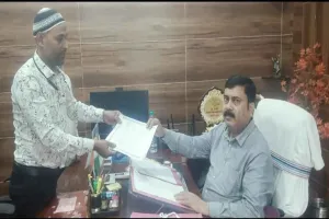 Hazaribag News: छवनिया के सदर ने हजारीबाग उपायुक्त व उप विकास आयुक्त से किया मुलाकात, रोड ढलाई को लेकर दिया आवेदन