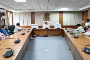 Hazaribagh News: स्वास्थ्य सेवाओं को बेहतर बनाने के लिए उपायुक्त की अध्यक्षता में हुई समीक्षा बैठक