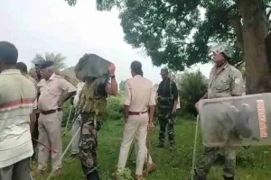 Hazaribagh News: बड़कागांव में एनटीपीसी ग्राम सभा के दौरान हिंसक झड़प, कई पुलिसकर्मी व अधिकारी घायल