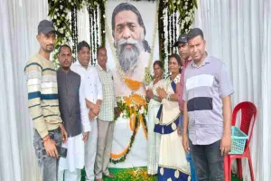 Hazaribagh News: चंदौल पंचायत के जनप्रतिनिधियों ने नेमार गांव में शिबू सोरेन को श्रद्धांजलि दी