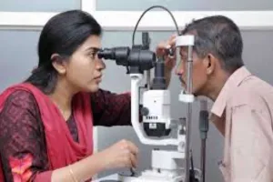 Giridih News: बेंगाबाद में निःशुल्क नेत्र जांच शिविर, सैकड़ो मरीजों की हुई जांच