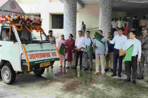 Hazaribagh News: उपायुक्त ने आपूर्ति विभाग के जागरूकता रथ को हरी झंडी दिखाकर किया रवाना