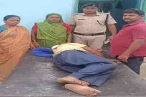 Koderma News: परसाबाद रेलवे स्टेशन के समीप ट्रेन से गिरकर घायल हुआ यात्री 