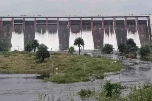 Koderma News: तिलैया डैम में बोटिंग पूरी तरह से बंद, देर रात खोले गए डैम के गेट