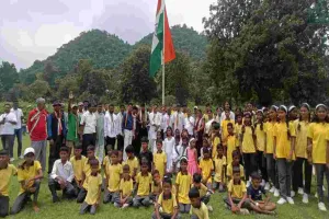 Hazaribagh News: पूर्व सदर विधानसभा प्रत्याशी मुन्ना सिंह ने फहराया तिरंगा, बहोरनपुर में लहराया सबसे ऊँचा राष्ट्रीय ध्वज