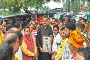 Hazaribagh News: सांसद मनीष जायसवाल ने टाटीझरिया के धरमपुर में किया विकास कार्यों का निरीक्षण, समस्याओं पर की चर्चा