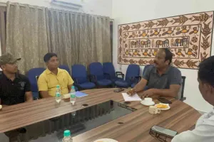 Hazaribagh News: विकास कार्यों को लेकर विधायक प्रदीप प्रसाद ने संबंधित पदाधिकारियों के साथ बैठक 