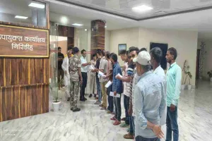 Giridih News: गृह रक्षक वाहिनी की भर्ती प्रक्रिया में धांधली का आरोप, उपायुक्त को सौंपा ज्ञापन 