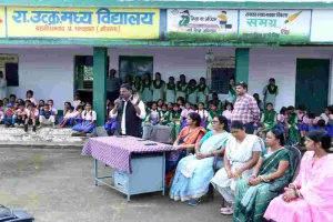 Koderma News: ग्रिज़ली विद्यालय के छात्रों ने नुक्कड़ नाटक से दिया स्वच्छता एवं हरित पर्यावरण का संदेश