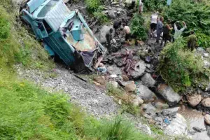 उधमपुर बस हादसा: सीआरपीएफ की बस खाई में गिरी, 3 जवान शहीद, 13 घायल