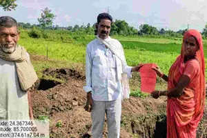 Koderma News: अबुआ आवास योजना के लाभुकों को चेतावनी, आवास का निर्माण न करने पर होगी एफआईआर 