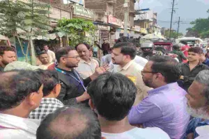 Hazaribagh News: खिरगांव चौक में ऑटो स्टैंड संचालकों की मनमानी पर जिला प्रशासन की सख्ती