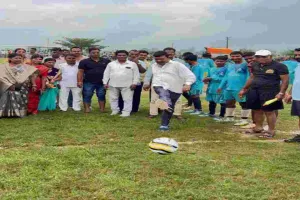 Hazaribagh News: विधायक रोशनलाल चौधरी ने किया नवोदय विकास फुटबॉल टूर्नामेंट का उद्घाटन 