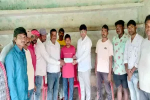 Ramgarh News: मुख्यमंत्री सहायता राहत कोष से मिला दुर्घटना में गंभीर रूप से घायल को 50 हजार का चेक