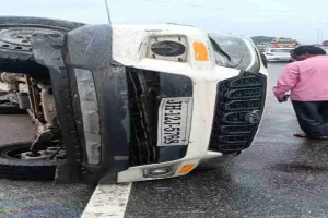 Koderma News: सड़क दुर्घटना में आधा दर्जन लोग घायल, सदर अस्पताल में चल रहा है इलाज़