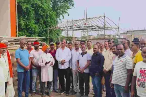 Hazaribagh News: सखिया में विधायक प्रदीप प्रसाद ने ग्रामीणों से की मुलाक़ात, अनेकों समस्याओं का किया समाधान