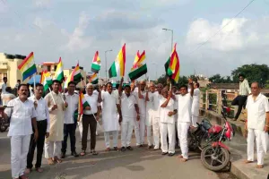 Koderma News: जैन धर्म के दशलक्षण पर्यूषण के अंतिम दिन भव्य शोभा यात्रा निकाली गई