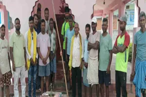 Hazaribagh News: कुड़मी समाज का रेल टेका आंदोलन, एसटी सूची में शामिल करने की मांग तेज