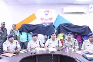 Koderma News: नकली ठेकेदार समेत 8 आरोपी गिरफ्तार, पाइप और हाइड्रा मशीन जब्त