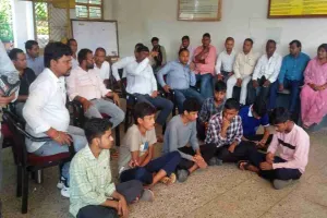 Giridih News: जेएनवी गांडेय में सीनियर और जूनियर छात्रों के बीच मारपीट, अभिभावकों ने किया हंगामा