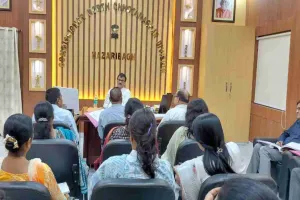 Hazaribagh News: प्रमंडलस्तरीय समाज कल्याण व कल्याण विभाग की समीक्षात्मक बैठक आयोजित