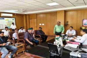 Hazaribagh News: उपायुक्त के जनता दरबार में सुनी गई आमजनों की समस्याएं, दिए त्वरित समाधान के निर्देश