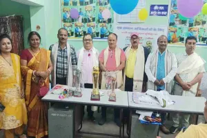 Hazaribagh News: एलआईसी सीएबी शाखा में अभिकर्ताओं का भव्य सम्मान समारोह सम्पन्न