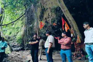 Hazaribagh News: सहायक आयुक्त ने बड़कागांव के कई पर्यटक स्थलों का किया भ्रमण 