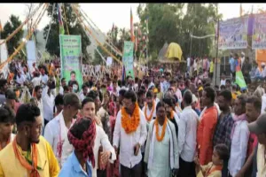 Hazaribagh News: विधायक रोशन लाल चौधरी व निर्मल महतो ने झूमर प्रतियोगिता कौंसी का किया उद्घाटन 