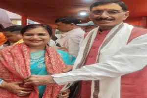 संजय सेठ ने DAV गांधीनगर स्कूल की वरीय शिक्षिका डॉ जया जायसवाल को किया सम्मानित