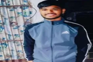 भीषण सड़क हादसे में युवक की मौत, आक्रोशित लोगों ने किया सड़क जाम