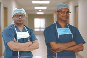 पारस हॉस्पिटल में हुआ खून के थक्के से नीला पड़े हाथ का सफल इलाज 